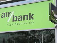 Novinky ve smartbankingu. Na snímku logo Air Bank.