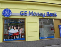 Výhodná vánoční nabídka Expres půjčky od GE Money Bank. Na snímku pobočka GE Money Bank.
