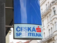 Nejvíce účastníků doplňkového spoření má ČS - penzijní společnost. Na snímku tabule s logem České spořitelny.