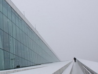 Moderní budova v zimě