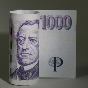 Pen&iacute;ze&nbsp;- na&nbsp;sn&iacute;mku tis&iacute;cikorunov&aacute; bankovka.