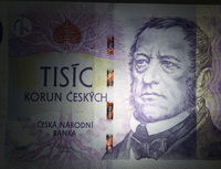 &Uacute;věry v&nbsp;roce 2013. Na&nbsp;sn&iacute;mku tis&iacute;cikorunov&eacute; bankovky