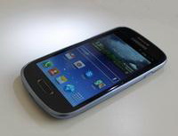 Raiffeisenbank nabízí k účtu eKonto KOMPLET chytrý telefon zdarma. Na snímku chytrý telefon Samsung.