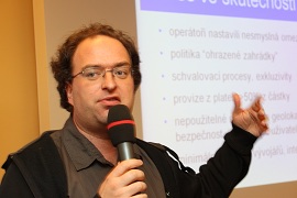 V Praze v PwC BusinessCommunityCenter proběhlo 1. června 2011 vyhlášení výsledků ankety Mobilní aplikace roku 2011. Na snímku šéfredaktor Lupa.cz Patrik Zandl.