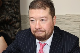 V pražské restauraci La Casa Argentina se konala 9. června 2011 tisková konference společnosti Citibank, na které byly prezentovány výsledky průzkumu Češi a letní dovolená 2011 a zároveň byla představena nová kreditní karta Citi Life. Na snímku Tomio Okamura, viceprezident Asociace český cestovních kanceláří a agentur.