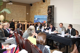 V pražské restauraci La Casa Argentina se konala 9. června 2011 tisková konference Citibank s prezentací výsledků průzkumu Češi a letní dovolená 2011 a zároveň byla představena nová kreditní karta Citi Life. Na snímku čelem k publiku zleva specialistka na marketing. průzkumy Citibank Andrea Vondrová, produkt.manažerka kredit. karet Katarína Turnová, viceprezident Asociace cest.kanceláří Tomio Okamura a manažer pro vnější vztahy Branislav Cehlárik a ředitel divize spotř.úvěr.produktů George Denisenko