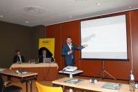 Na snímku stojící portfoliový stratég Raiffeisenbank Aleš Michl