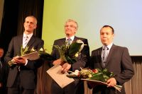 Stupně vítězů: zástupci ČSOB, UniCreditBank a Komerční banky, které se umístily v rámci soutěže Nejlepší banka na 2., 1. a 3. místě.