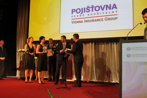 Pojišťovna České spořitelny zvítězila hned ve dvou kategoriích soutěže Hospodářských novin o titul Nejlepší pojišťovna 2011. Získala jak cenu Klientsky nejpřívětivější pojišťovna 2011, tak nejvyšší ocenění v hlavní kategorii Nejlepší pojišťovna 2011. Na snímku generální ředitel pojišťovny Petr Zapletal.