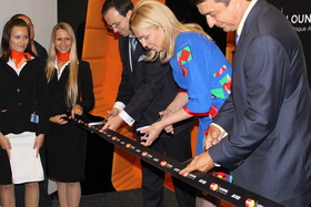 Na snímku zprava Jiří Pos, ředitel letiště, Dagmar Havlová a Miroslav Lukeš, generální ředitel MasterCard Europe pro Českou republiku, při otevření MasterCard Lounge na pražském letišti Ruzyně