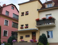 Březnov&eacute; změny &uacute;rokov&yacute;ch sazeb. Na sn&iacute;mku: Vilov&aacute; čtvrť