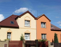 Finpar&aacute;da - Banky měn&iacute; v druh&eacute; polovině března &uacute;rokov&eacute; sazby u hypot&eacute;k - Na sn&iacute;mku: rodinn&yacute; dvojdomek