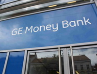 GE Money Bank - Platit můžete nově i telefonem Sony Xperia Z a Samsung Galaxy S III mini - Na sn&iacute;mku: pobočka GE Money Bank