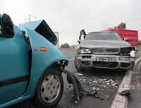 Nejčastěji bouraj&iacute; řidiči nad&nbsp;40 let, největ&scaron;&iacute; &scaron;kody ale způsobuj&iacute; mlad&iacute;ci. Na&nbsp;sn&iacute;mku autonehoda.