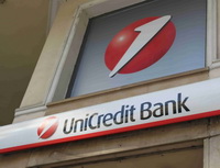 UniCredit Bank nabízí při převedení úvěru 30% úsporu na splátce a smartphone zdarma. Na snímku logo UniCredit Bank.