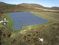 Sol&aacute;rn&iacute; energie se&nbsp;opět st&aacute;v&aacute; zaj&iacute;mavou investičn&iacute; př&iacute;ležitost&iacute;. Na&nbsp;sn&iacute;mku sol&aacute;rn&iacute; panely.