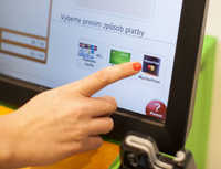 Z&aacute;kazn&iacute;ci hypermarketu Globus mohou zaplatit n&aacute;kup chytr&yacute;m telefonem přes&nbsp;platebn&iacute; službu MasterPass. Na&nbsp;sn&iacute;mku platba přes&nbsp;aplikaci