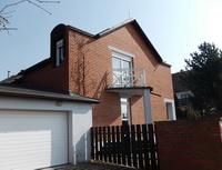 &Uacute;rokov&eacute; sazby hypotečn&iacute;ch &uacute;věrů znovu klesaj&iacute;. V&nbsp;listopadu se&nbsp;dostaly na&nbsp;2,09 procenta. Na&nbsp;sn&iacute;mku &scaron;t&iacute;t domu.