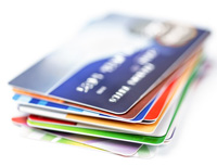 Využívání platební karty v obchodech je stále oblíbenější.