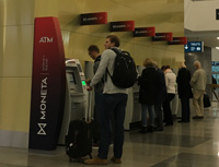 Na pražském letišti jsou nové bankomaty MONETA Money Bank