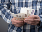 Obrázek: Peníze v ruce