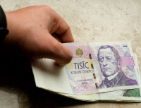 Obr&aacute;zek: Pen&iacute;ze&nbsp;v&nbsp;ruce