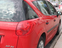 Novinky poji&scaron;ťoven v dubnu. Na sn&iacute;mku automobil.